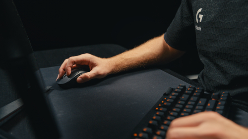 Logitech G 910-007358 schwarz Maus, rechtshänder, Gaming Logitech G 910-007358 schwarz Maus, rechtshänder, Gaming